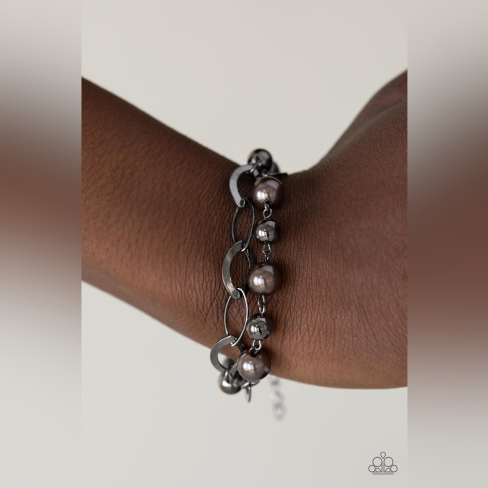 ❤️‍🔥5/$25❤️‍🔥 Winner Glimmer Black Bracelet